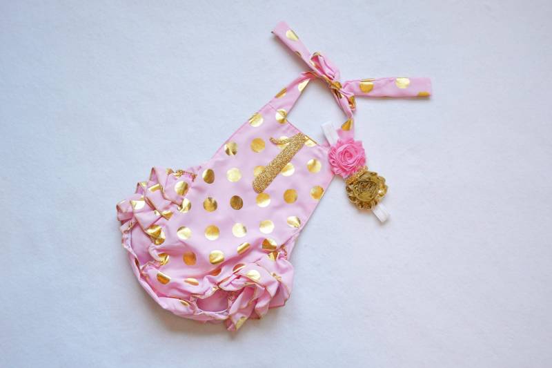 Rosa Und Gold Gepunkteter Strampler Zum 1 Geburtstag - Mädchen Outfit 1 von MyLiLPeanutDesigns
