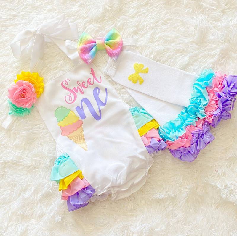 Süßes Eis 1. Geburtstag Outfit - Mädchen Eiscreme Einladung von MyLiLPeanutDesigns