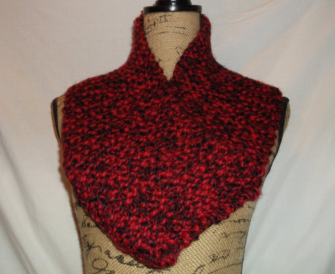 Handgefertigte Strickmütze - Rot Und Schwarz Winter Schal, Weihnachtsgeschenk von MyLifeIsAHighway