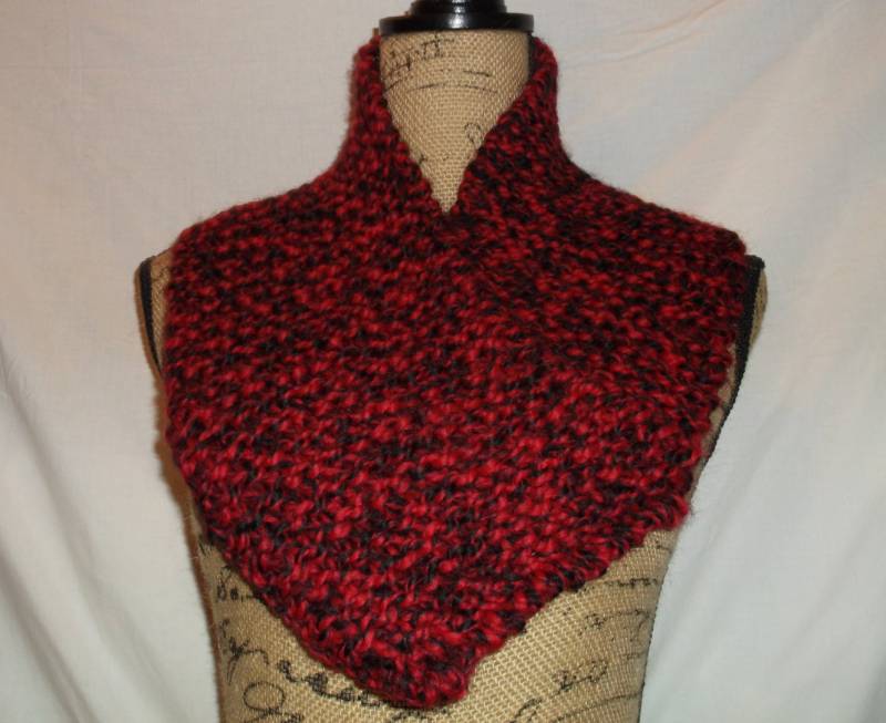 Handgefertigte Strickmütze - Rot Und Schwarz Winter Schal, Weihnachtsgeschenk von MyLifeIsAHighway