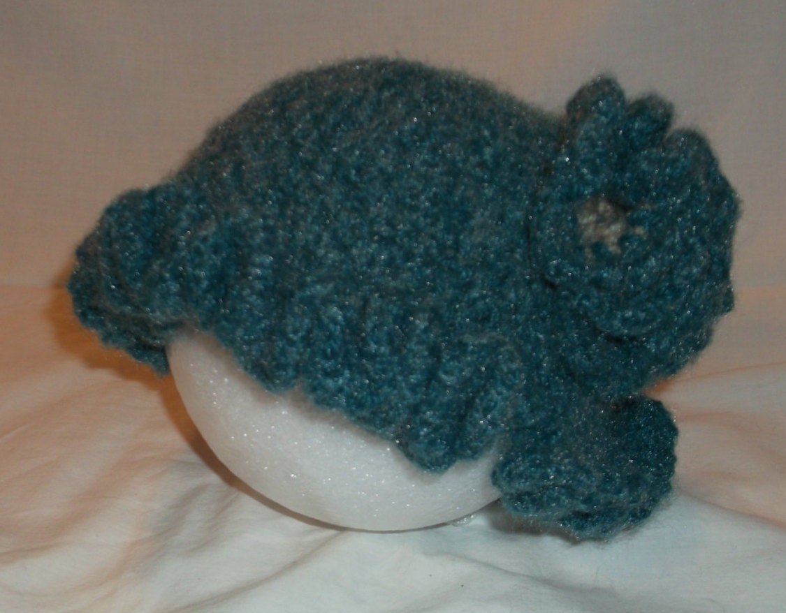 Mädchens Handgemachte Häkeln Cloche 1920's Flapper Inspiriert Hut - Aqua Teal Rüschen Krempe Rose Blume Winter Mütze Weihnachtsgeschenk von MyLifeIsAHighway