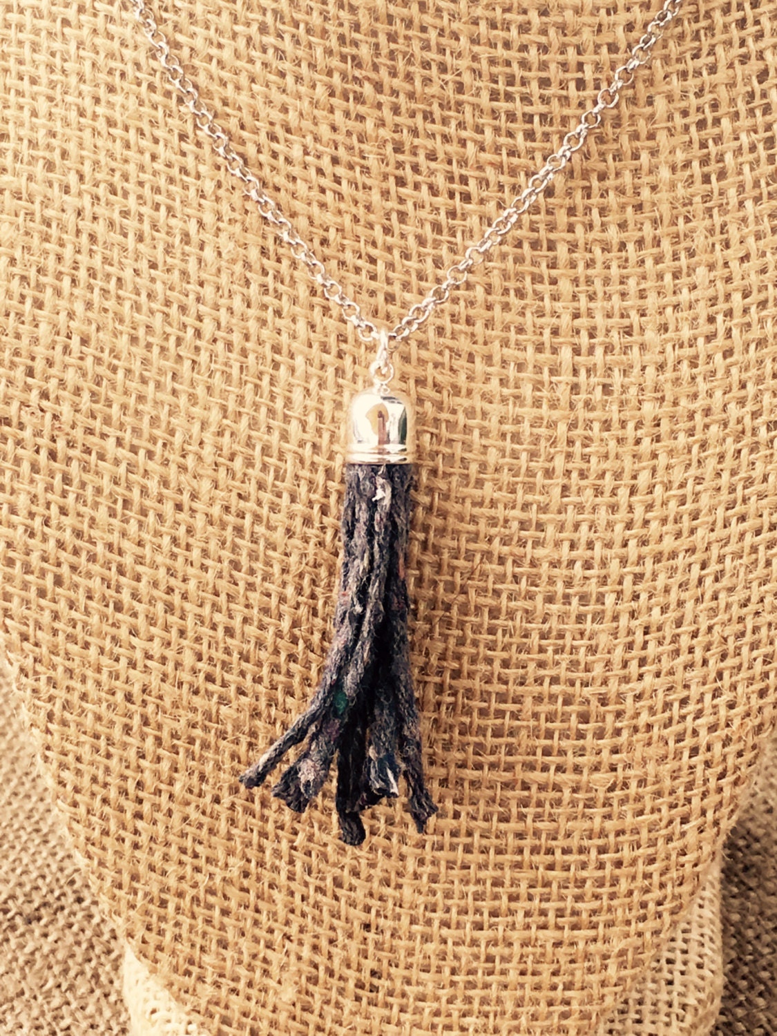 Innenseite Der Baseball Quastenkette Mit Silberner Halterung Innenseite Der Baseball Quastenkette Mit Silberner Halterung von MyLifeandYours