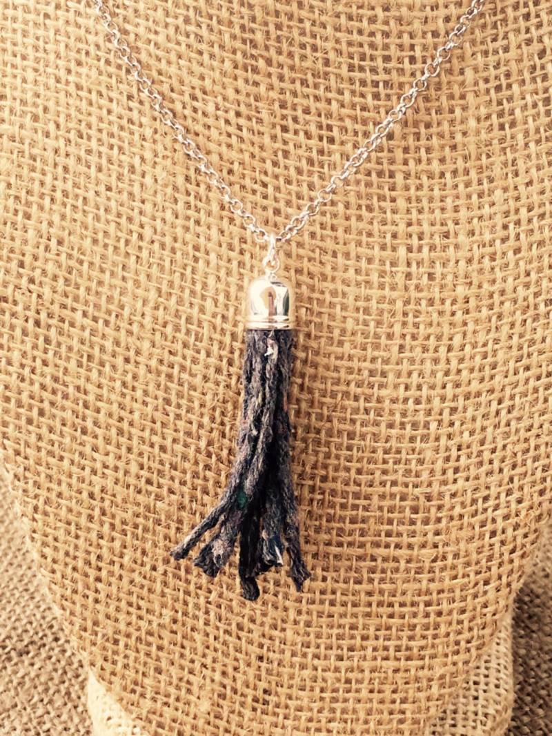 Innenseite Der Baseball Quastenkette Mit Silberner Halterung Innenseite Der Baseball Quastenkette Mit Silberner Halterung von MyLifeandYours
