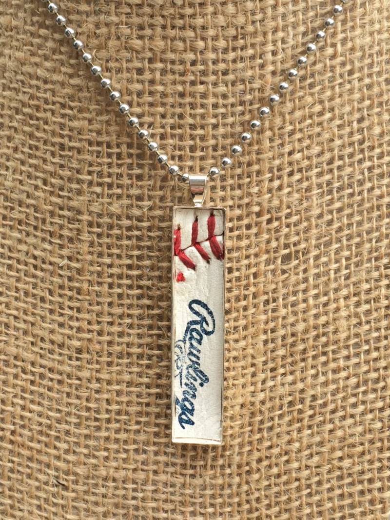 Rawlings Mit Maschen Aus Der Major League Baseball in Einem Sterlingsilber Plattierten Rechteck Rawlings Mit Maschen Aus Der Major League Baseball in Einem Sterlingsilber Plattierten Rechteck von MyLifeandYours