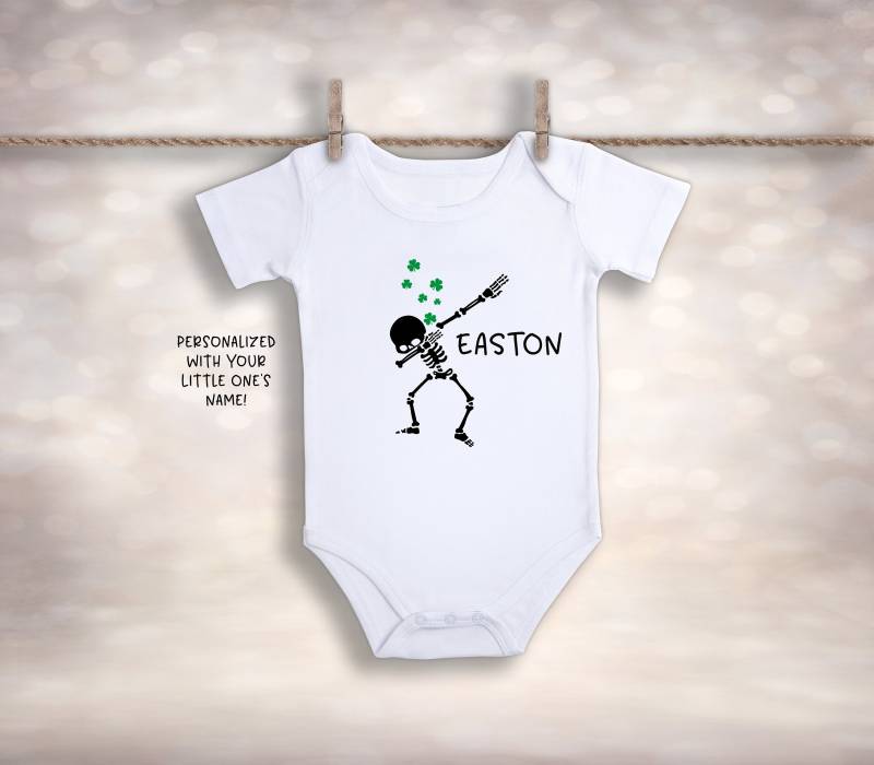 Betupfen Das Kleeblatt - Individueller Baby Body Für Jungen Coming Home Outfit 1St St Pattys Day Erster Patricks von MyLittleBowPeepsShop