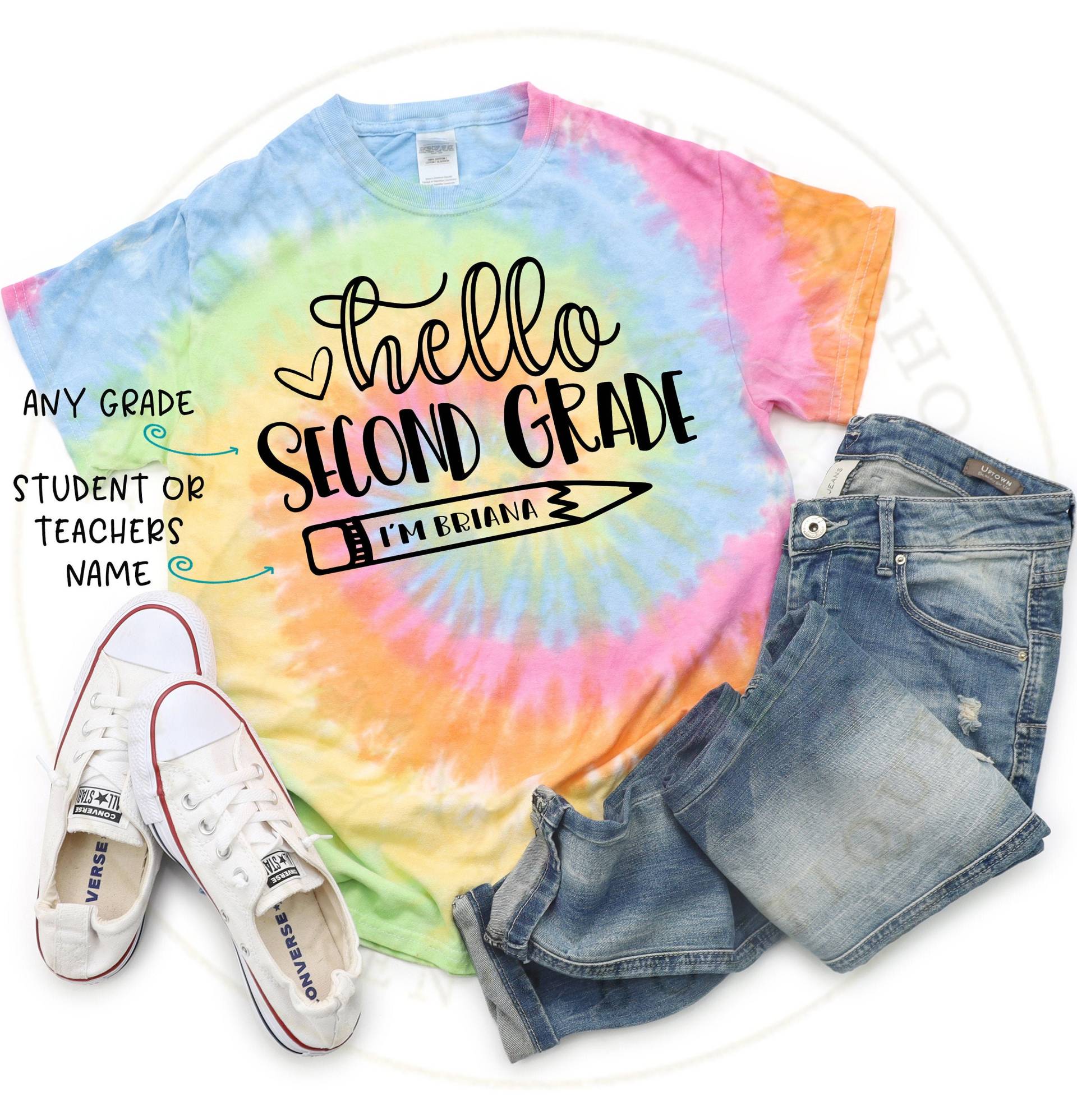 Personalisiertes Batik Shirt - Personalisierter Erster Tag Der Zweiten Klasse Schulhemd Lehrer Schüler Shirts Personalisiertes Batik Shirt - Personalisierter Erster Tag Der Zweiten Klasse Schulhemd Lehrer Schüler Shirts von MyLittleBowPeepsShop