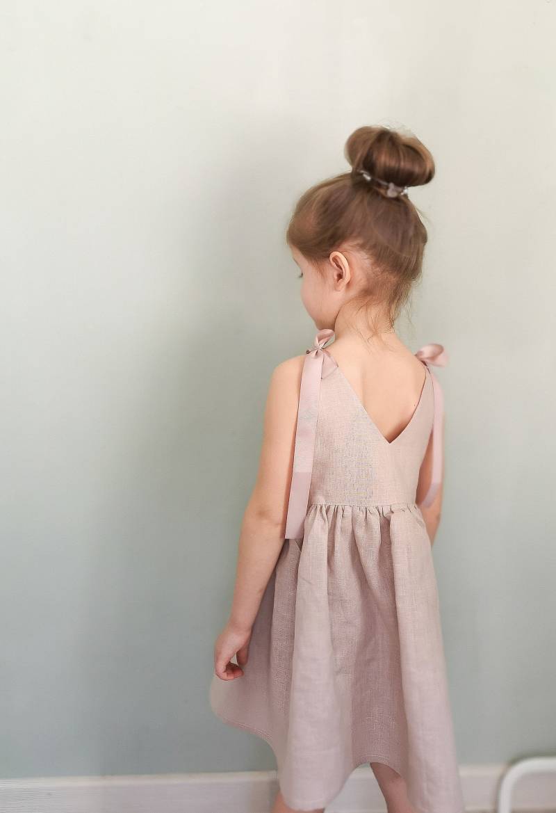 Erröten Blumenmädchen Kleid, Baby Mädchen Sommerkleid, Ärmelloses Pastell Farbe Leinen Brautjungfer Kleid Infinity von MyLittleDani