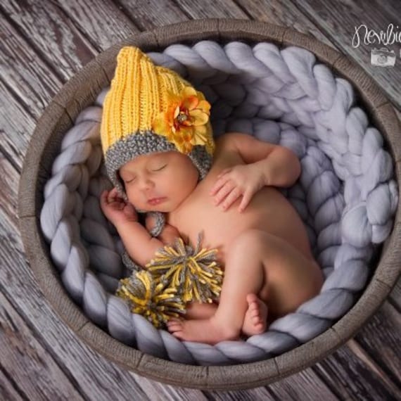 Mein Kleines Neugeborenes Gestrickt Baby Motorhaube Pixie Elf Hut Mit Pom Poms Perfekt Für Fotografie Requisiten von MyLittleKnits