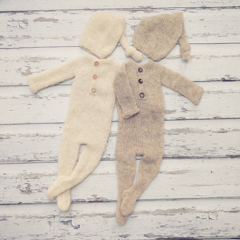 Neugeborenes Baby Mädchen Oder Junge Gebürsteter Alpaka Kleiner Elfen Hut Und Füüßiges Pj Set/Einzigartige Luxus Fotografie Requisite von MyLittleKnits