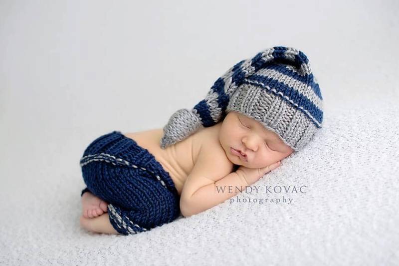 Neugeborenes Baby Mädchen Oder Junge Hand Gestrickte Hose Und Elf Hut Mit Knoten Set Für Fotografie Requisiten von MyLittleKnits
