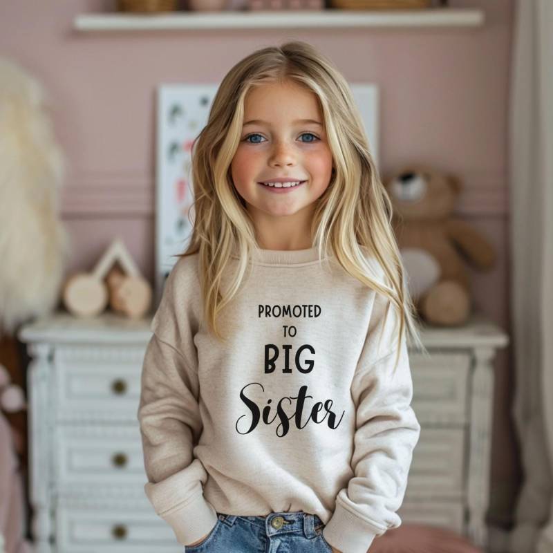 Promoted To Big Sister Sweatshirt Toddler Sibling Announcement Shirt Pregnancy Reveal Outfit Crewneck Neutral Kids Sweats von MyLittleSignet