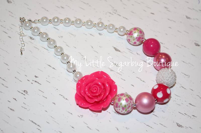 Alles Was Du Brauchst Ist Liebe Chunky Halskette-M2M Eleanor Rose-Pink Und Weiß-Valentinstag Halskette-Bubblegum von MyLittleSugarbugBtq
