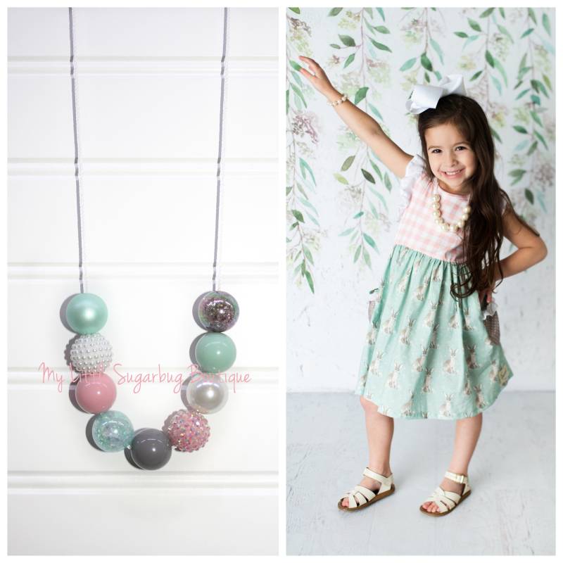 Peter Rabbit Kordel Halskette-M2M Flowermill Kleider-Ostern Halskette-Pink Grau Mint Weiß-Baby-Kleinkind-Mädchen-Frauen von MyLittleSugarbugBtq