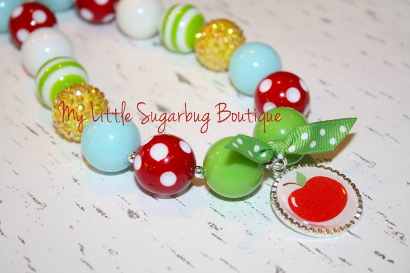 Schulhaus Chunky Halskette-M2M Zoe Addelyn Little Red Schulkleid-Klumpige Halskette-Bubblegum Halskette-Baby-Kleinkind-Mädchen-Frauen von MyLittleSugarbugBtq