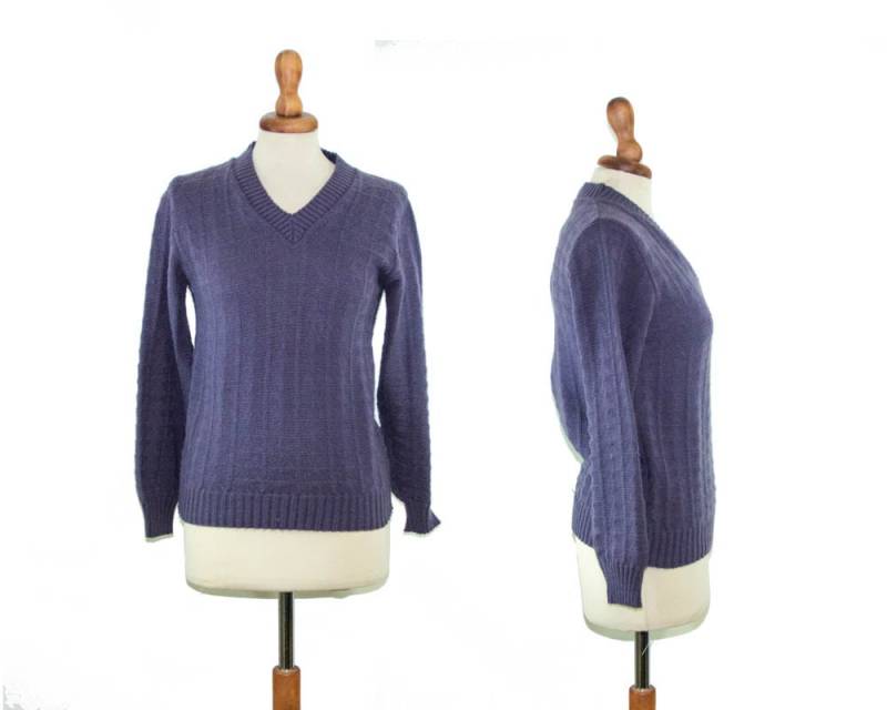 Vintage 60Er Jahre Lila Stricken Pullover Original/1950Er 1960Er V Neck Licht Aus Wolle Top von MyLoftVintage