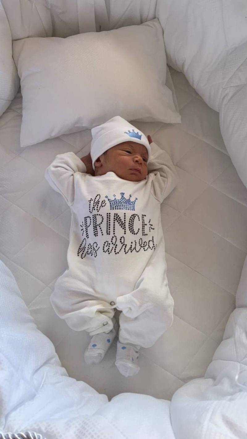 Baby-Kleidung Geschenk Junge Personalisierte Neues Baby Boy Strampler-Set Mit Strassapplikation .. Passendem Hut ..nicht Eine Puppe von MyLolliflopsLLC