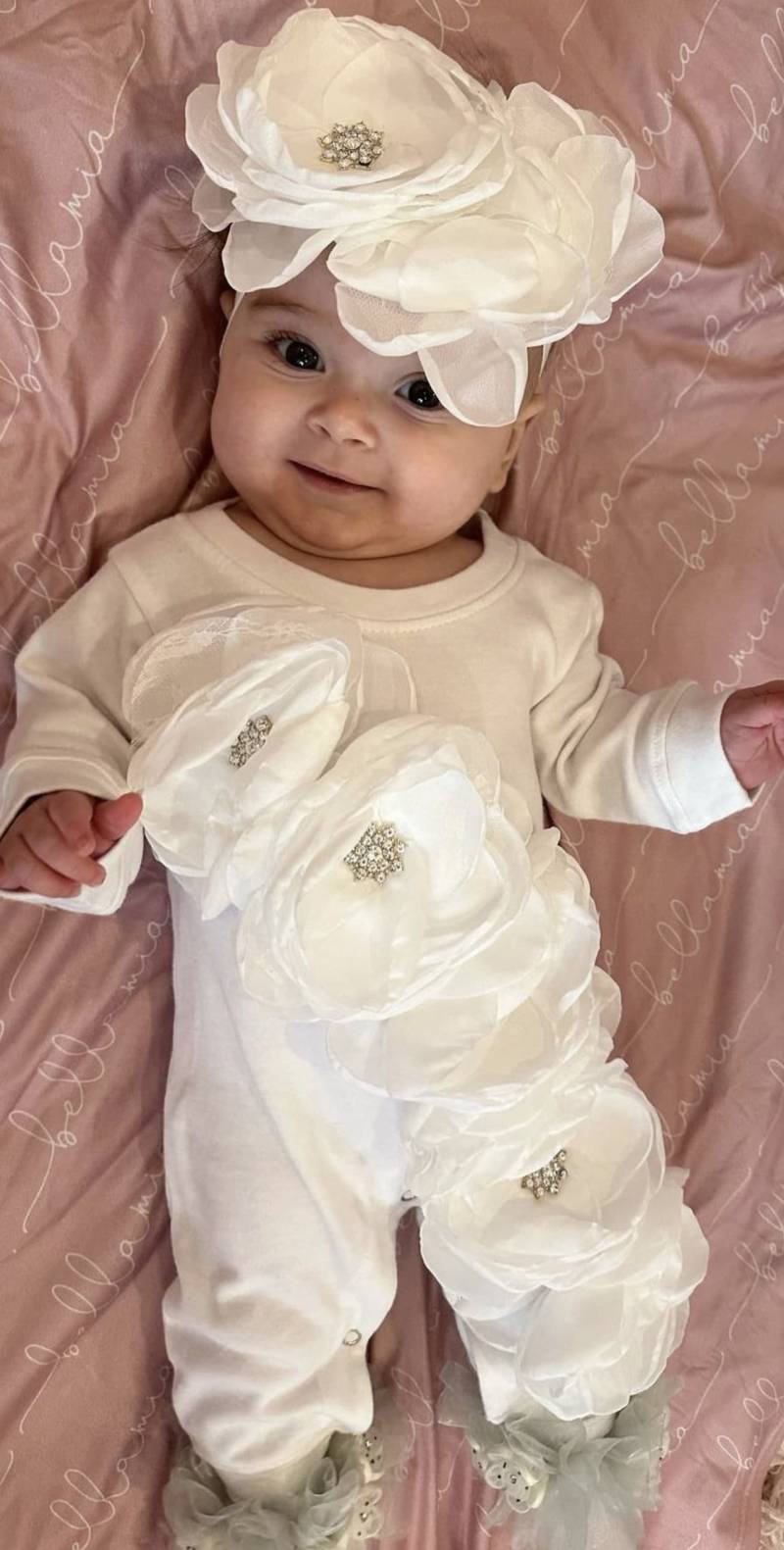 Baby Mädchen Säugling Layette Weiß Strampler Mit Off White Große Blumen Und Strass von MyLolliflopsLLC