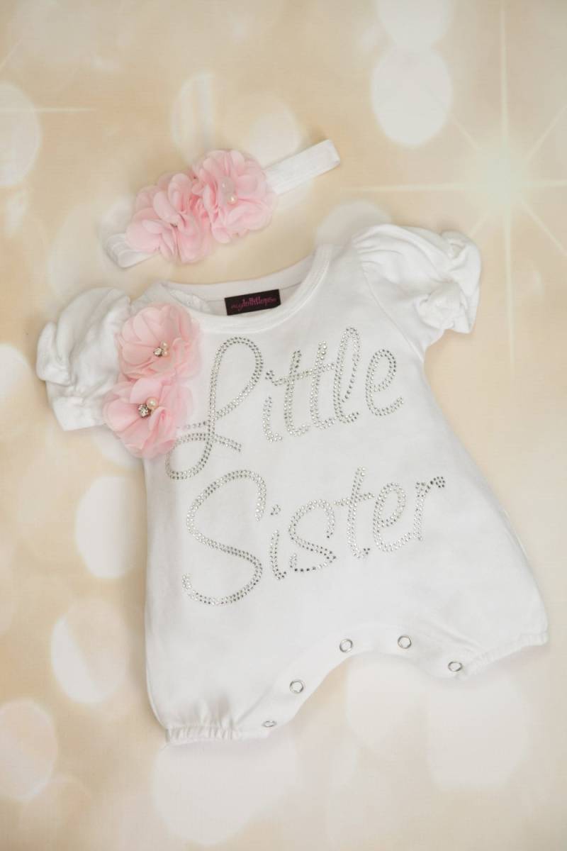Bubble Romper Baby Mädchen Strampler Set Kleine Schwester Weiß Säugling Ein Stück Mit Chiffon Und Passenden Stirnband von MyLolliflopsLLC