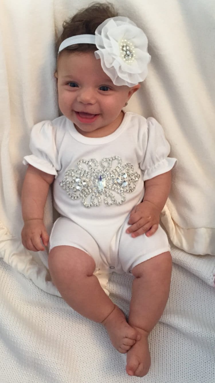 Bubble Strampler Baby Mädchen Set Säugling Ein Stück Mit Strassapplikationen Und Passenden Haarband Bubble Strampler Baby Mädchen Set Säugling Ein Stück Mit Strassapplikationen Und Passenden Haarband von MyLolliflopsLLC