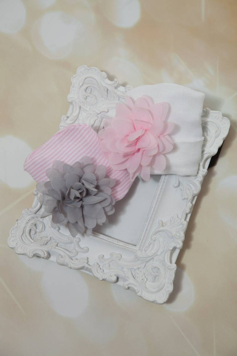 Neugeborenen Krankenhaus Hut Mit Chiffon Blume von MyLolliflopsLLC