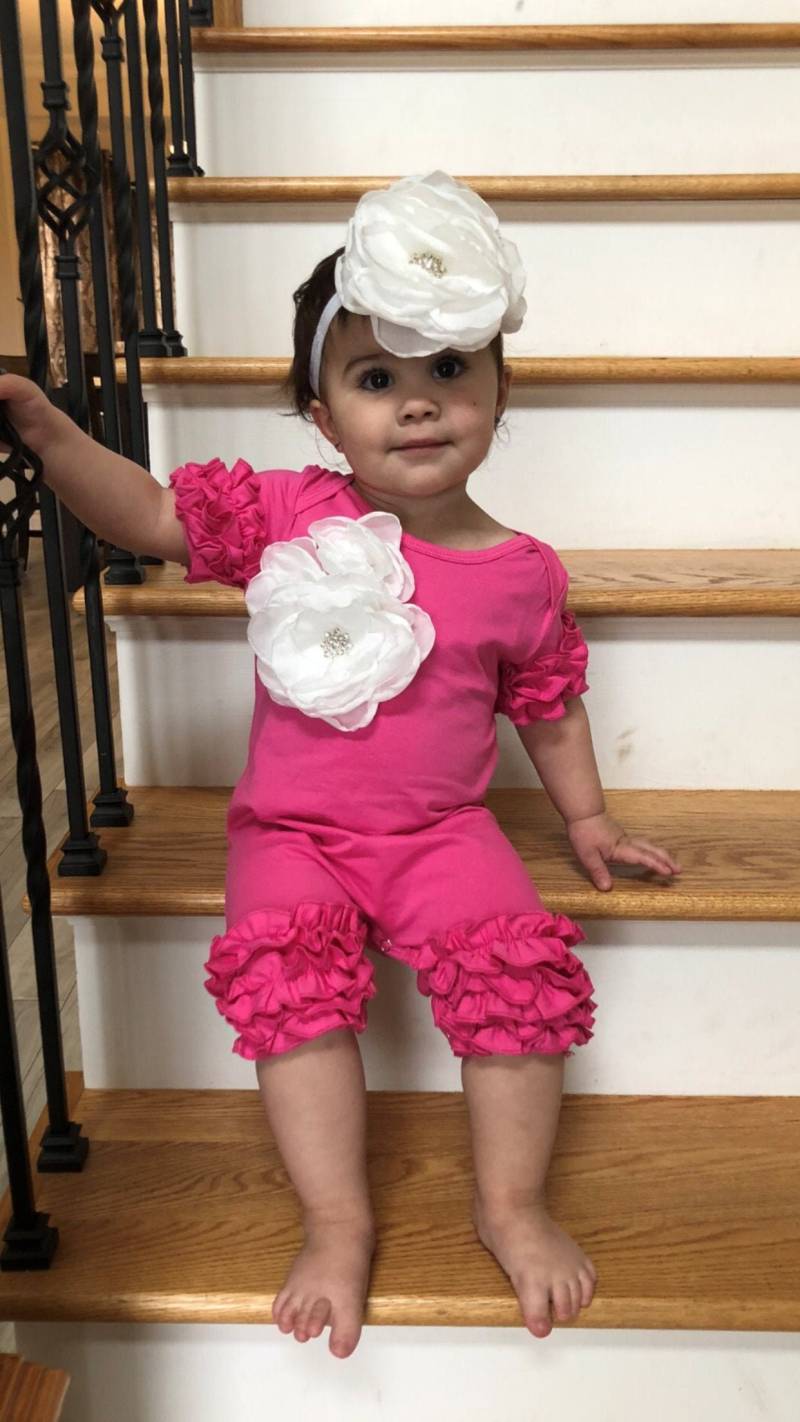 Rüschen Hot Pink Baby Mädchen Strampler Kurzarm Kleinkind Einteiler Mit Großer Blume von MyLolliflopsLLC