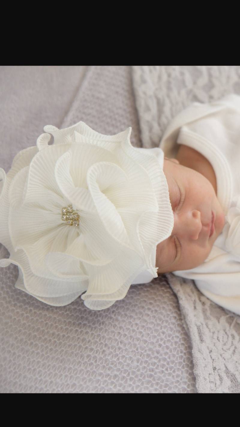 Säugling Baby Mädchen Weiß Hut Mit Großer Chiffon Blume von MyLolliflopsLLC
