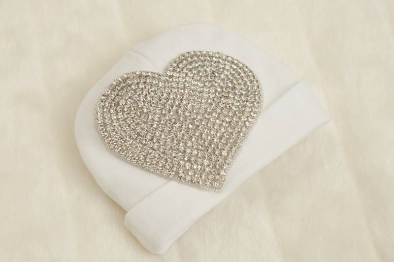 Weiße Kleinkind Baby Mädchen Mütze Mit Strass Herz von MyLolliflopsLLC