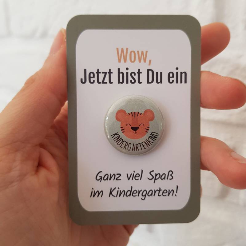 Kindergartenkind/Kita Kind Krippe - Button "Tiger" Mit Süßem Kärtchen Geschenk Für Perfekten Kindergartenstart Oder Die Eingewöhnung von MyMaisieFabrik