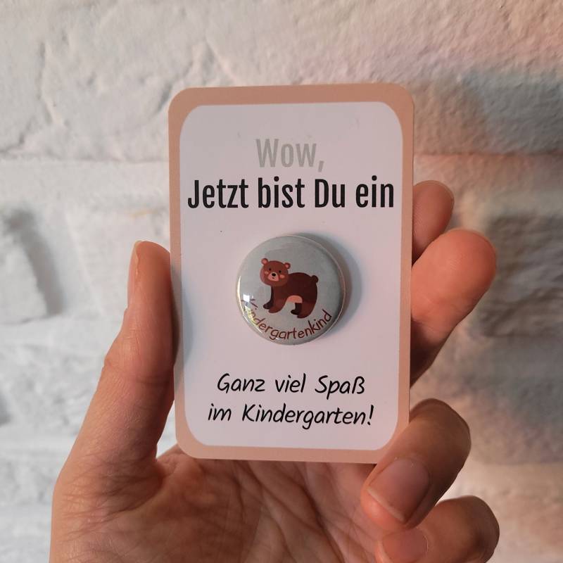 Kindergartenkind Button Bär Ohne Nadel Kitakind Geschenk Idee 2025 Kindergartenstart Geschenkidee Anstecker von MyMaisieFabrik