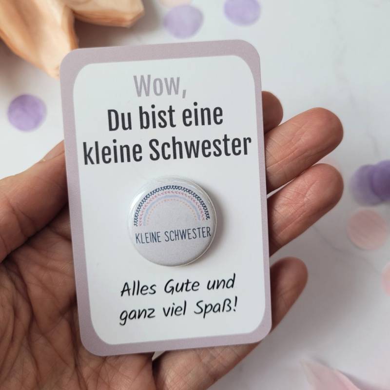 Kleine Schwester Geschenk 2025 Button Geschwistergeschenk Partnerlook Kleine Anstecker von MyMaisieFabrik