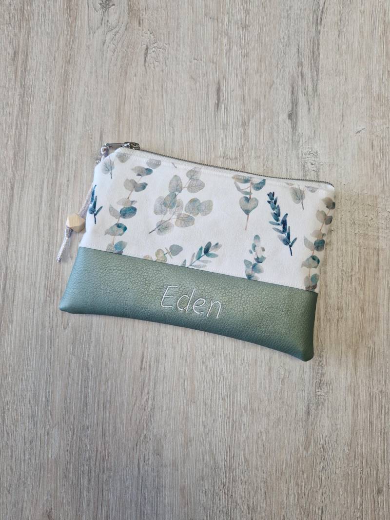 Kosmetiktäschchen Personalisierbar Mit Name/Kosmetiktasche Xl Kleines Täschchen Baumwolle Kunstleder Eukalyptus Floral von MyMarelle