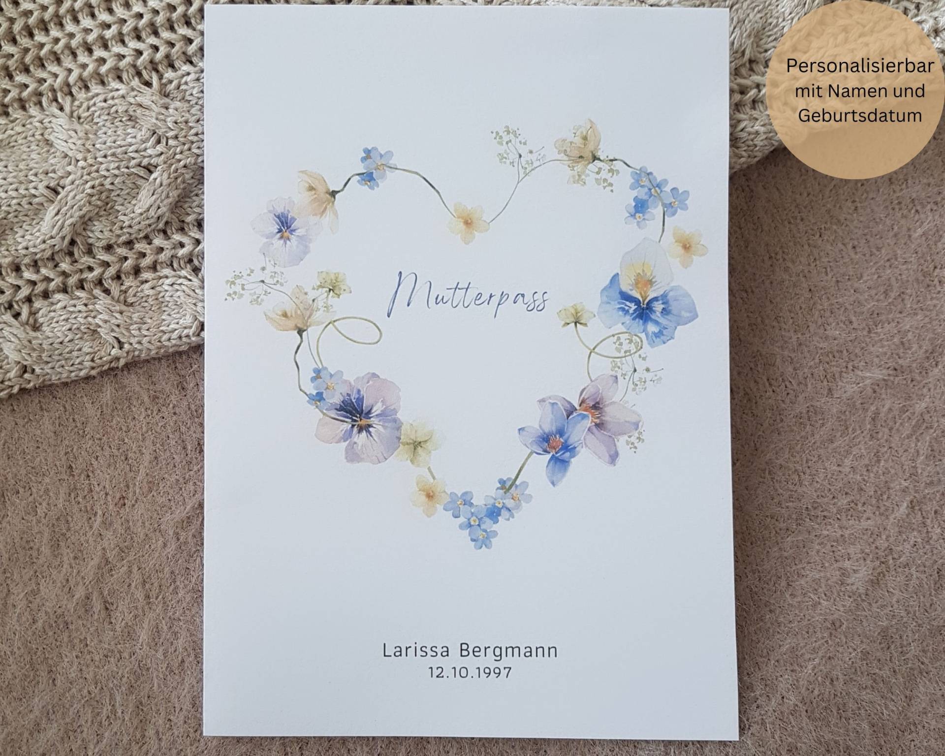 Mutterpasshülle Personalisierbar Mit Fach + Namen/Hülle Deutscher Mutterpass Schutzhülle Schutzumschlag Blumenherz von MyMarelle