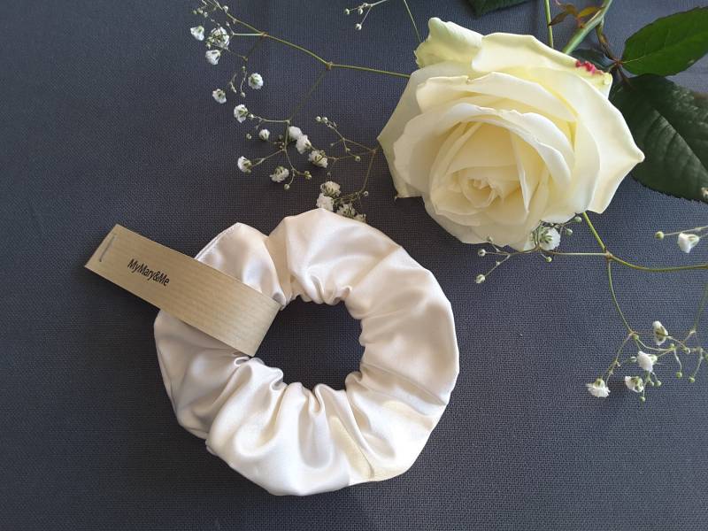 Scrunchie "Bride", Seide, Haargummi 100% Seide Scrunchie "Bride", Seide, Haargummi 100% Seide von MyMaryandMe