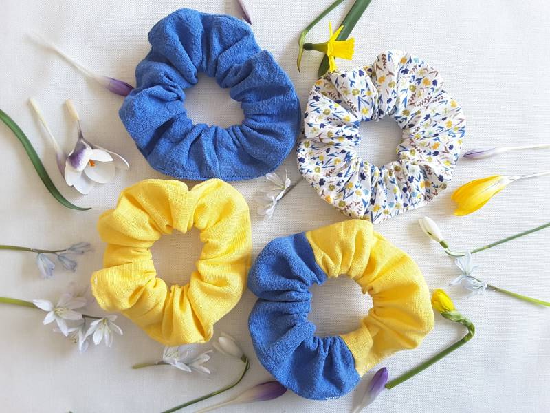 stand With Ukraine Scrunchies in Den Nationalfarben Der Ukraine, Ukraine Scrunchies, Ukraina, Blau Gelb von MyMaryandMe