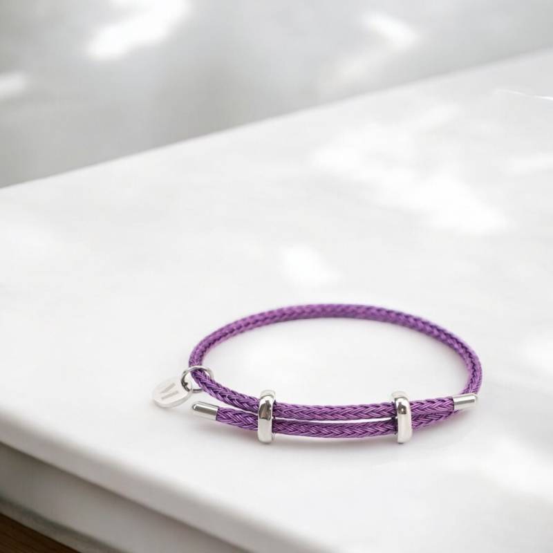 Armband Mit Buchstaben Lila Silber Personalisierbar Anhänger | Charm Edelstahl I Initialen von MyMelian