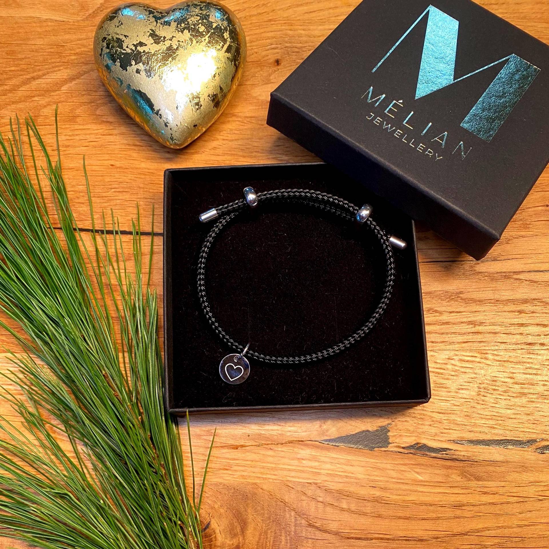 Geschenk Für Frauen Armband Schwarz Mit Buchstaben Herz Anhänger | Silber I Personalisierte Armbänder Charm von MyMelian
