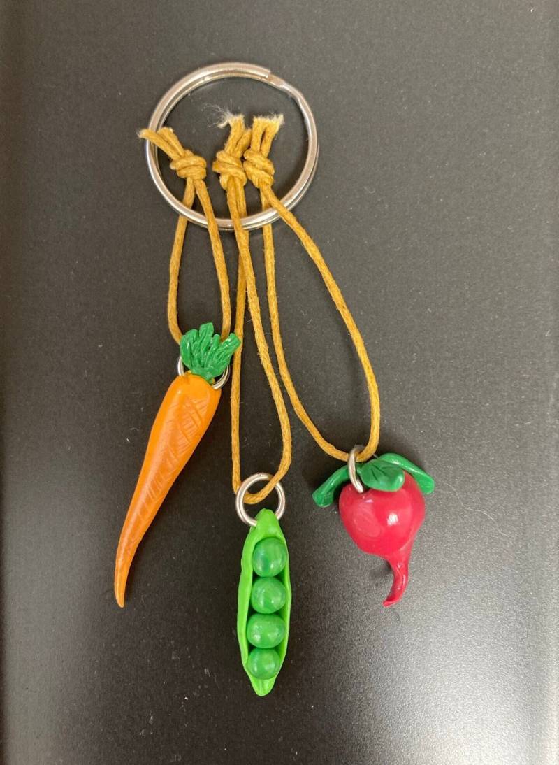 Schlüsselanhänger, Anhänger "Gemüsegarten" Für Gartenfreunde Mit Miniaturgemüse Aus Polymerclay, Schöne Geschenkidee Schlüsselanhänger, Anhänger "Gemüsegarten" Für Gartenfreunde Mit Miniaturgemüse Aus Polymerclay, Schöne Geschenkidee von MyMiniatures123