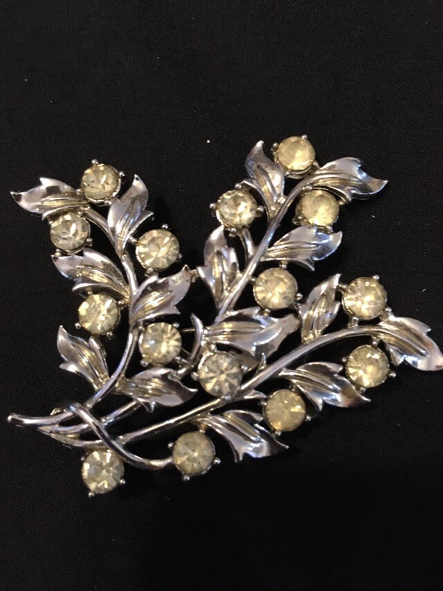 1960Er Jahre Silber Blatt/Zweige Strass-Brosche 1960Er Jahre Silber Blatt/Zweige Strass-Brosche von MyMissyPetunia