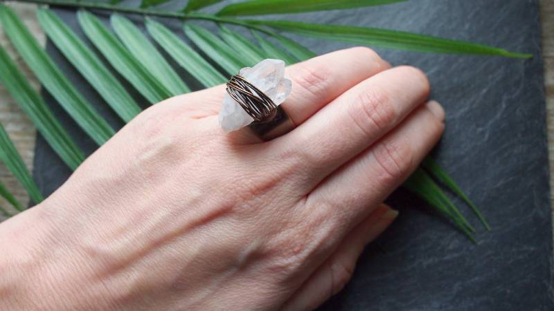 Bergkristall Cluster Wire Wrap Statement Ring Kupfer von MyMoebius