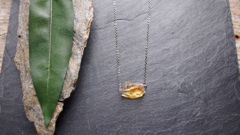 Citrin Nugget Minimal Kette Versilbert von MyMoebius
