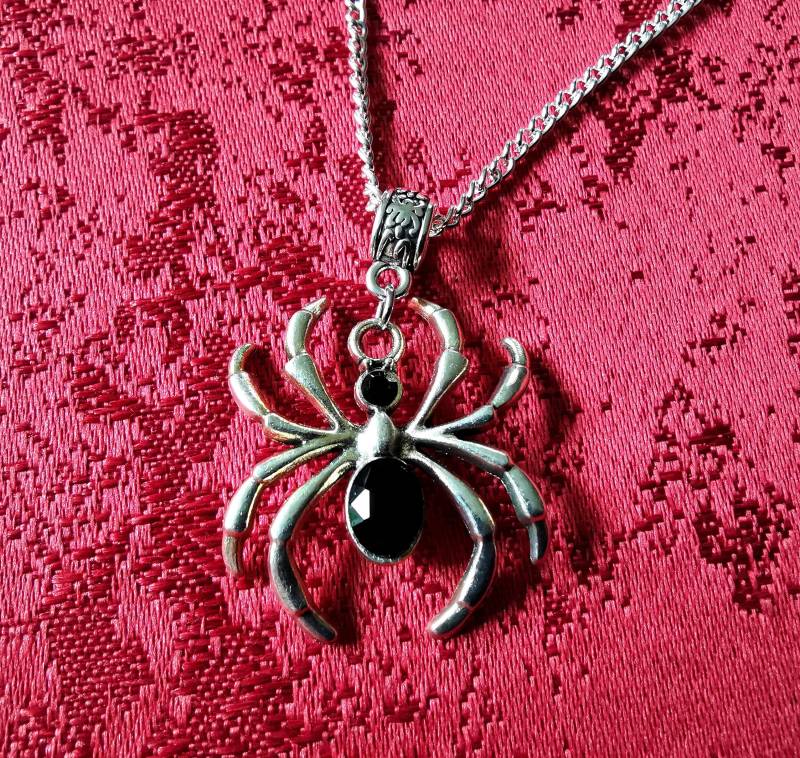 Halskette Mit Großer Spinne /Anhänger Schwarzen Strasssteinen/Lange Edelstahlkette Gothik Style Seelentier/ Wicca Hexe Halskette Mit Großer Spinne /Anhänger Schwarzen Strasssteinen/Lange Edelstahlkette Gothik Style Seelentier/ Wicca Hexe von MyMysticGarden