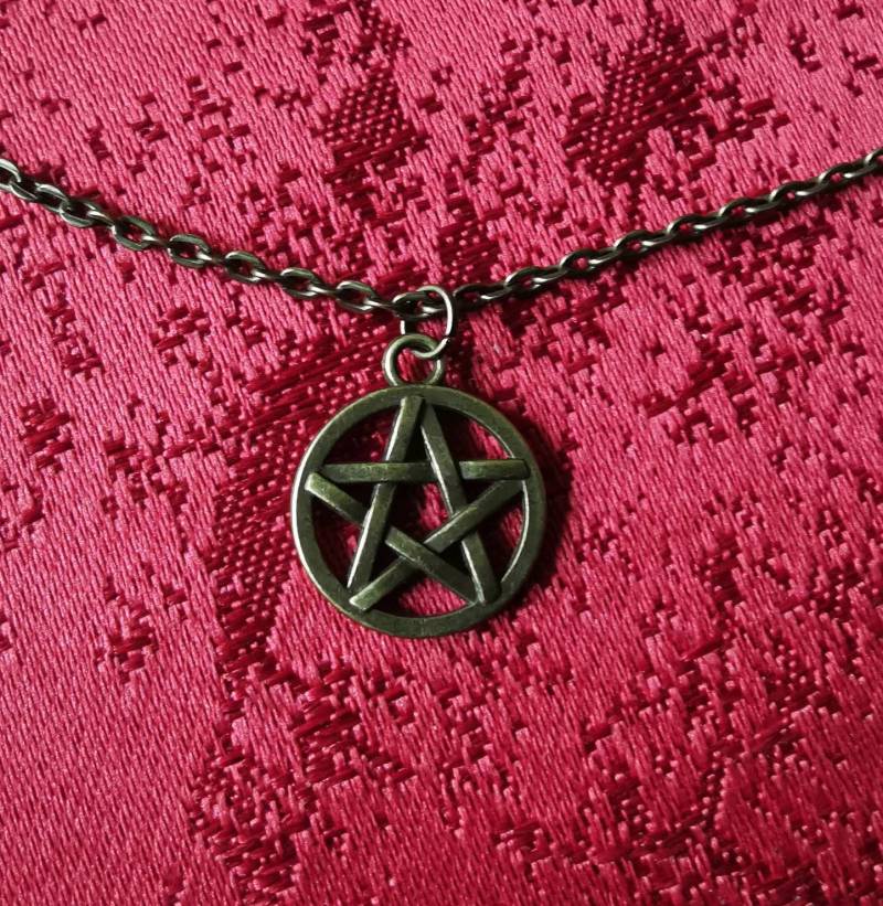 Pentagramm Anhänger Bronze/ Halskette/ Filigrane Bronzekette/Gothik Style Schutzamulett Keltisch Wicca Hexenschmuck Geschenkidee Pentagramm Anhänger Bronze/ Halskette/ Filigrane Bronzekette/Gothik Style Schutzamulett Keltisch Wicca Hexenschmuck Geschenkidee von MyMysticGarden