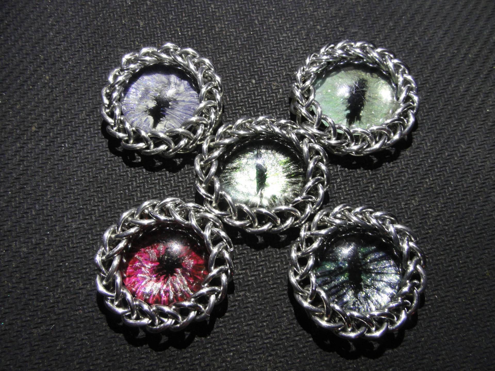 Kleine Drachen Auge Pendent Verpackt in Kettenhemd Kleine Drachen Auge Pendent Verpackt in Kettenhemd von MyMythicalCreations