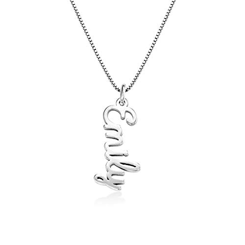 MyNameNecklace MYKA – Personalisierte Vertikale Namenskette mit Diamantstein für Frauen, Namensschild-Anhänger in kursiver Schrift – Modischer Zierlicher Schmuck für Sie (925er Sterling Silber) von MyNameNecklace