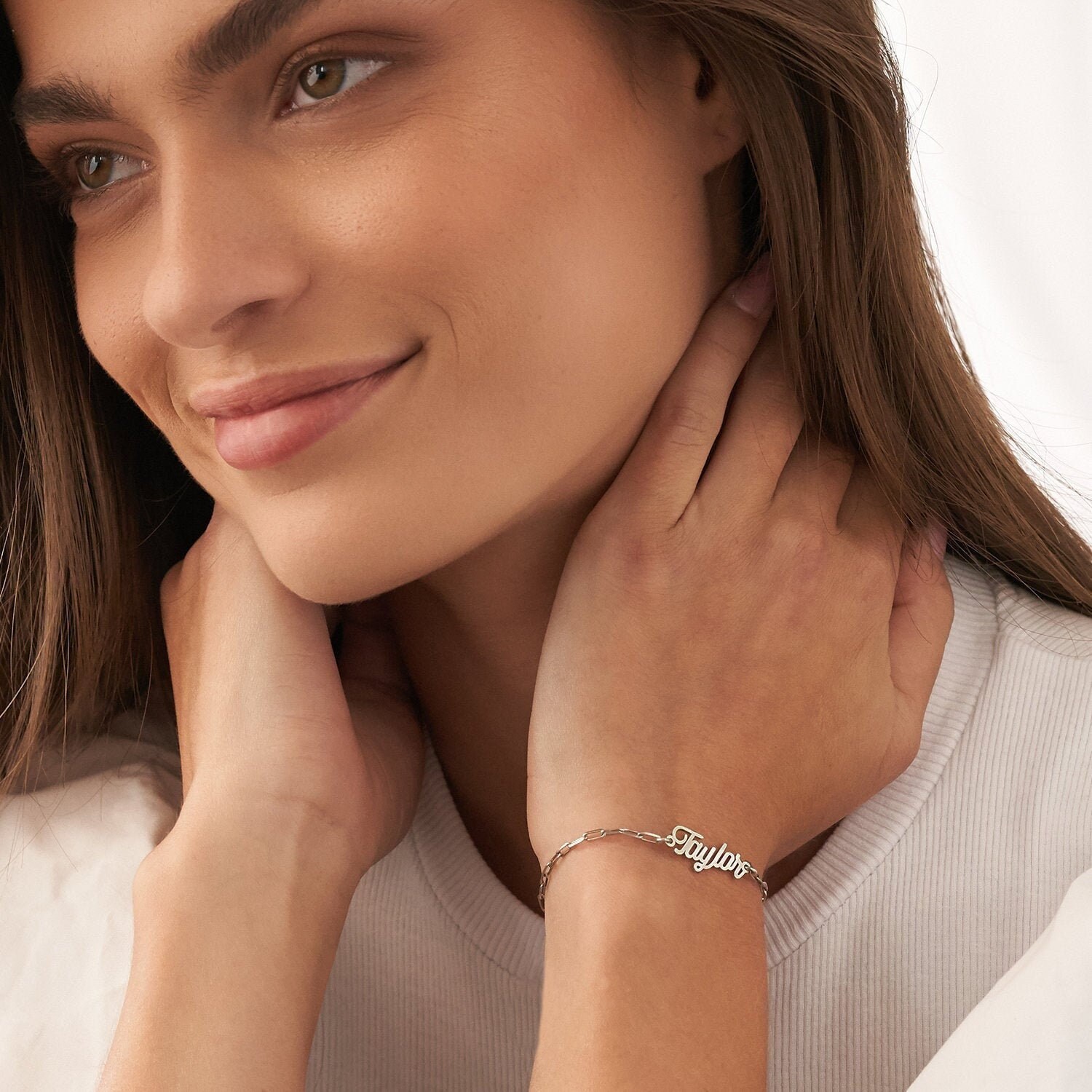 Mynamenecklace Anpassbare Büroklammer Name Fußkettchen/Armband | Silber Gold Personalisierte Muttertagsgeschenke Für Ihre Mutter Mynamenecklace Anpassbare Büroklammer Name Fußkettchen/Armband | Silber Gold Personalisierte Muttertagsgeschenke Für Ihre Mutter von MyNameNecklaceUS