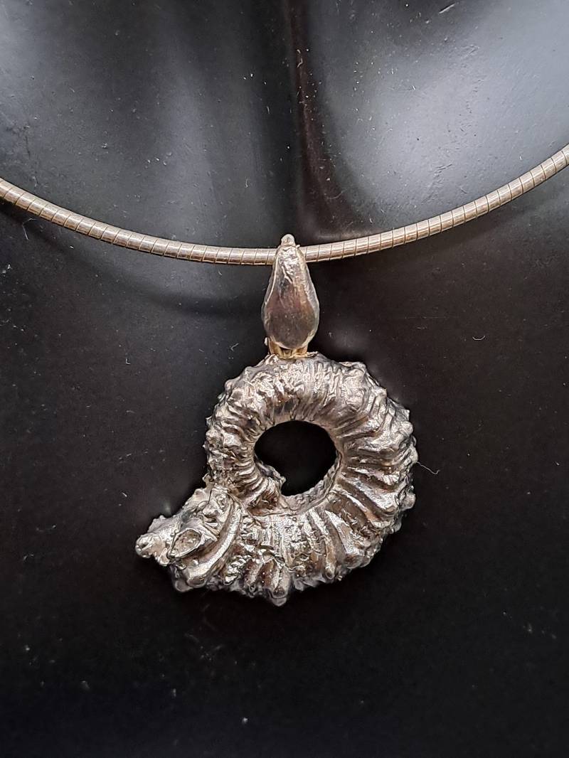 Designer Anhänger "Ammonite' - Handgefertigtes Schmuckstück in Der Serie „Ocean Lore" von MyNatureDesignsArt