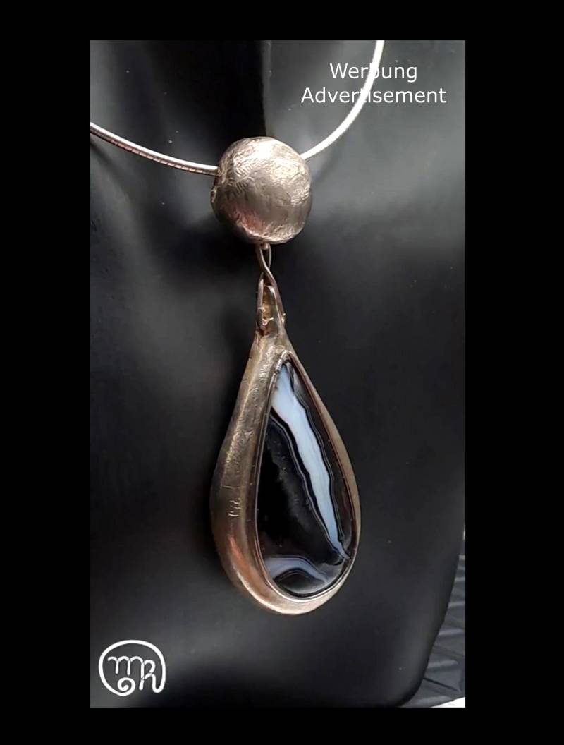 Einzigartiger Designer Anhänger "Black Banded Charming Drop' - Handgefertigtes Schmuckstück 009 in Der Serie „Charming Drops", Silber Einzigartiger Designer Anhänger "Black Banded Charming Drop' - Handgefertigtes Schmuckstück 009 in Der Serie „Charming Drops", Silber von MyNatureDesignsArt