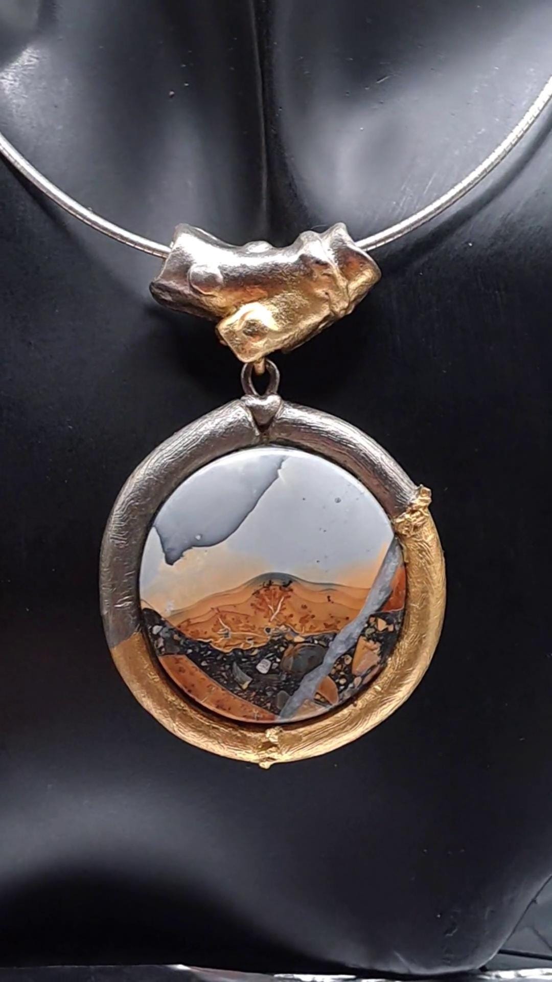 Handgefertigter Silberanhänger "Vulkan Vor Blauem Himmel", Teilweise Vergoldet - Nature's Art 107 Handgefertigter Silberanhänger "Vulkan Vor Blauem Himmel", Teilweise Vergoldet - Nature's Art 107 von MyNatureDesignsArt
