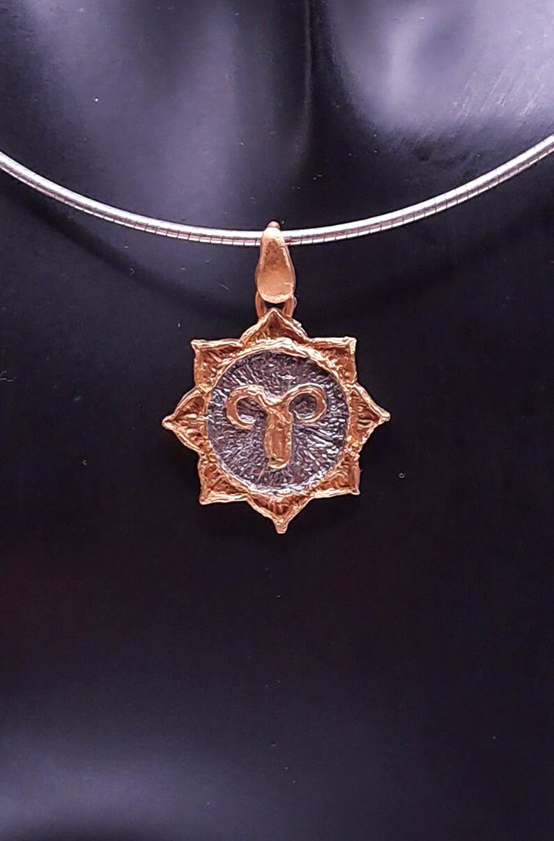 Sternzeichen Designer Anhänger, 925 Silber Vermeil Vergoldet in Der Serie "Iconic Spirits", Widder, Stier, Waage von MyNatureDesignsArt