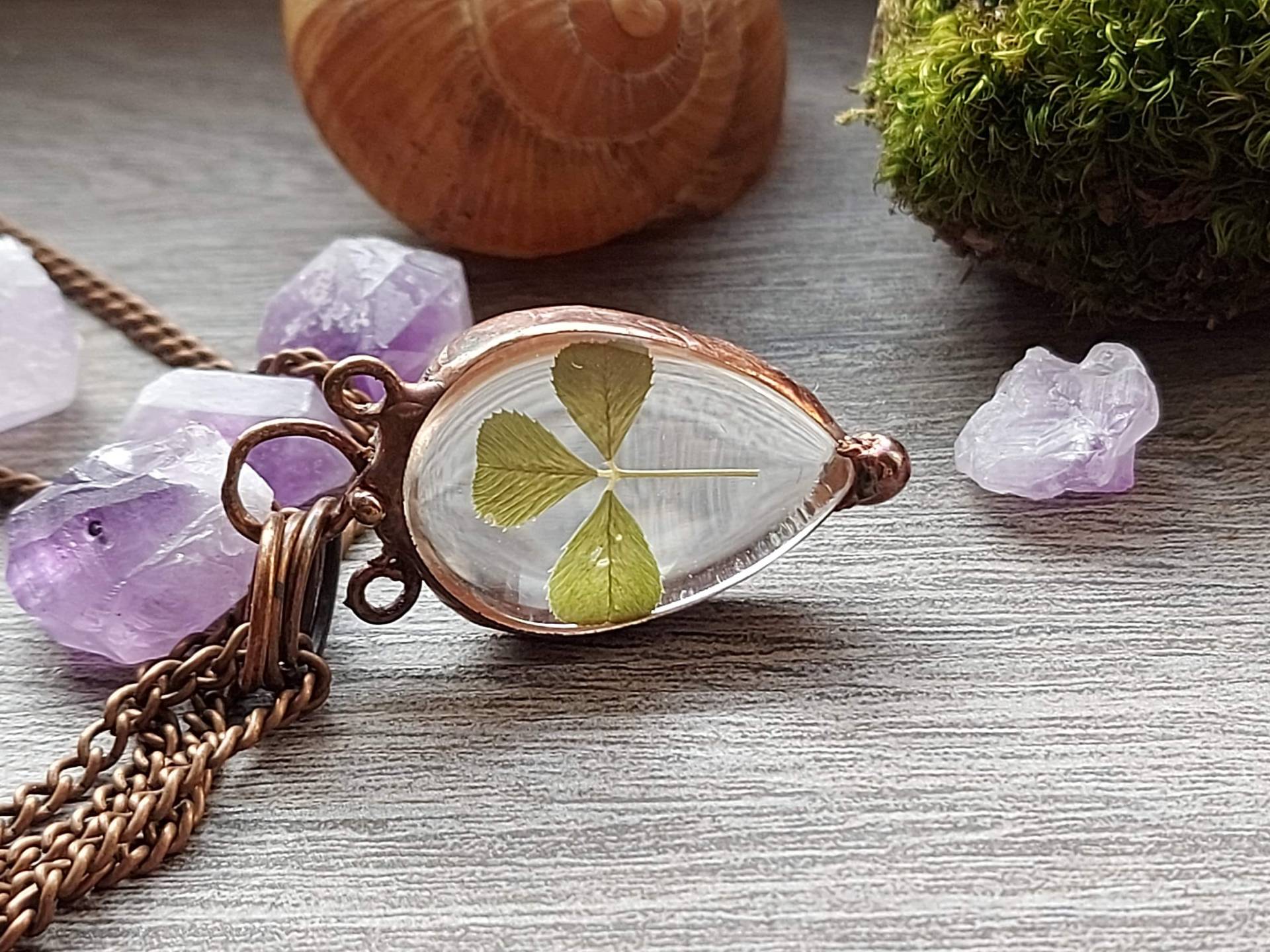 Real Clover Leaf Necklace. St Patrick's Day Gift. Dried Flower Pendant. Irish Style Pressed Jewelry Real Clover Leaf Necklace. St Patrick's Day Gift. Dried Flower Pendant. Irish Style Pressed Jewelry von MyOwnWonderworld